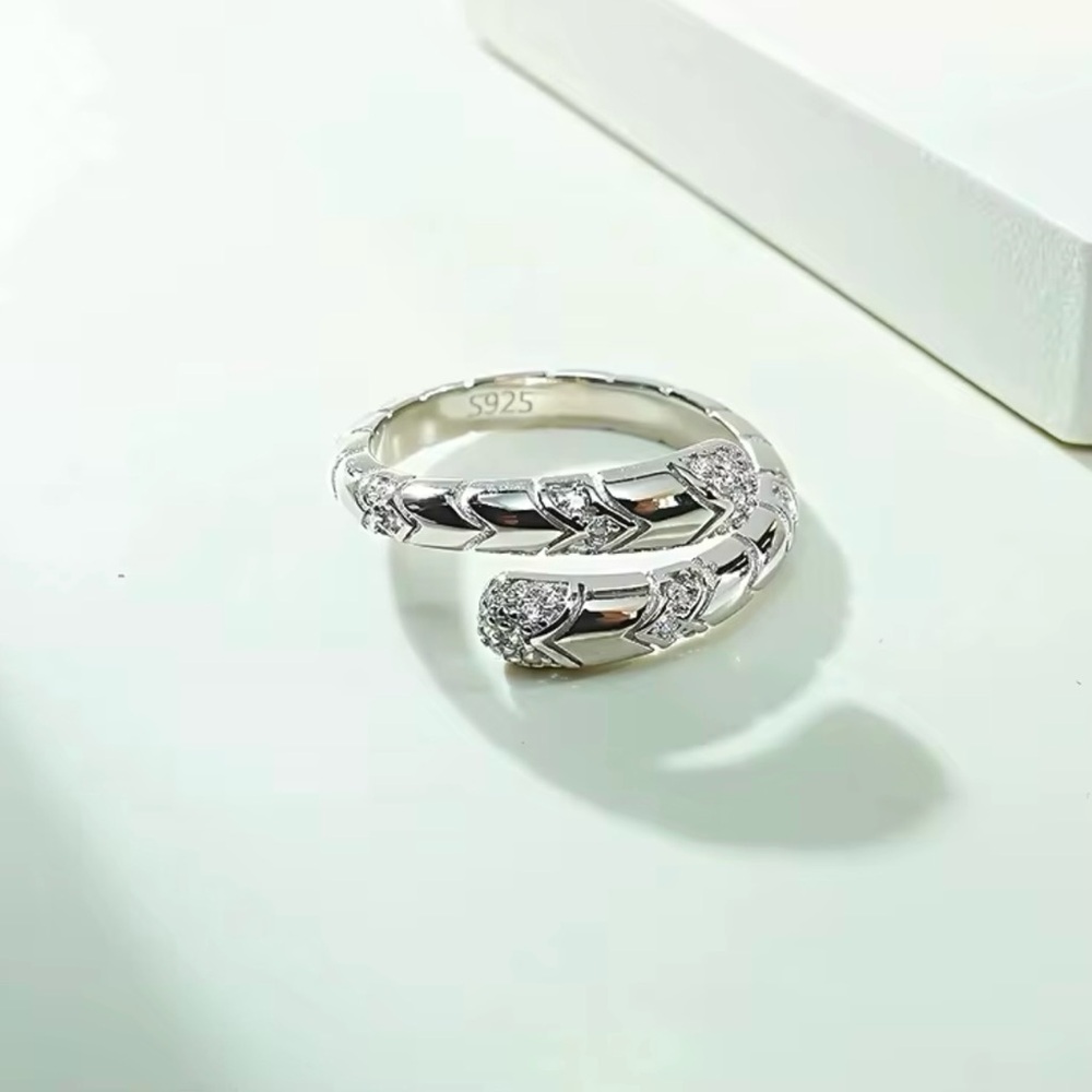 NORAJE Silver Zircon Ring